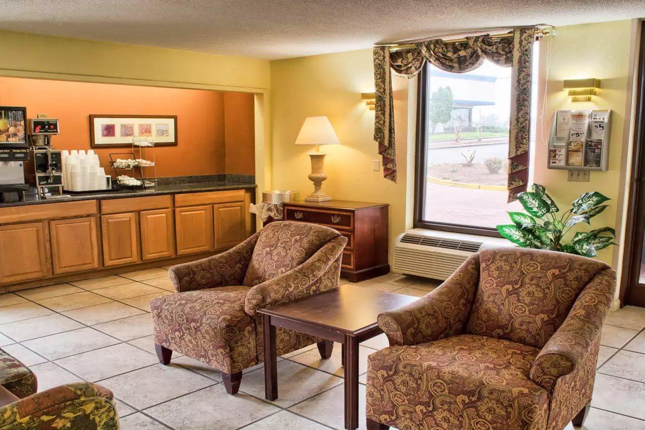 Econo Lodge Richmond Extérieur photo