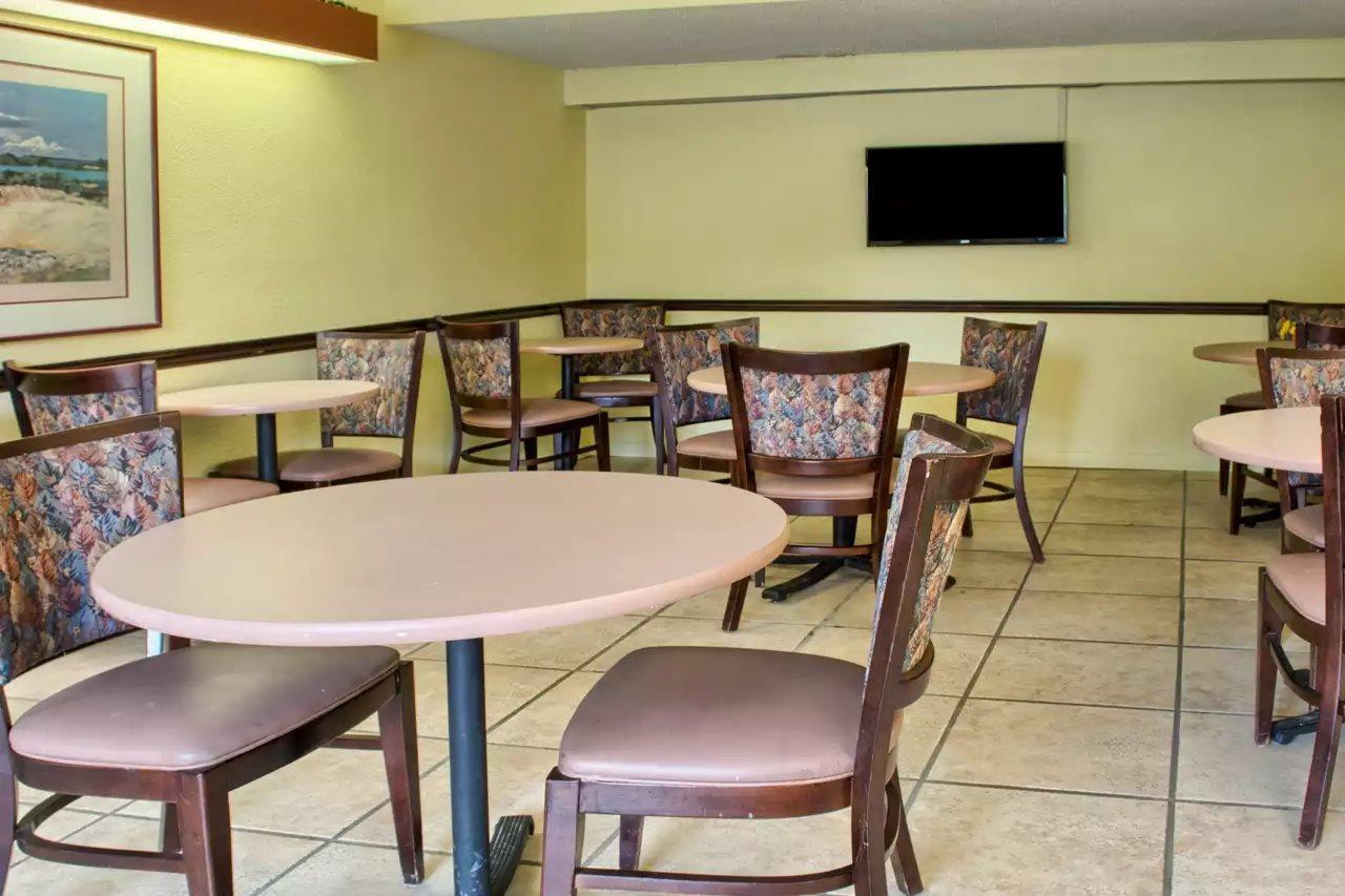 Econo Lodge Richmond Extérieur photo