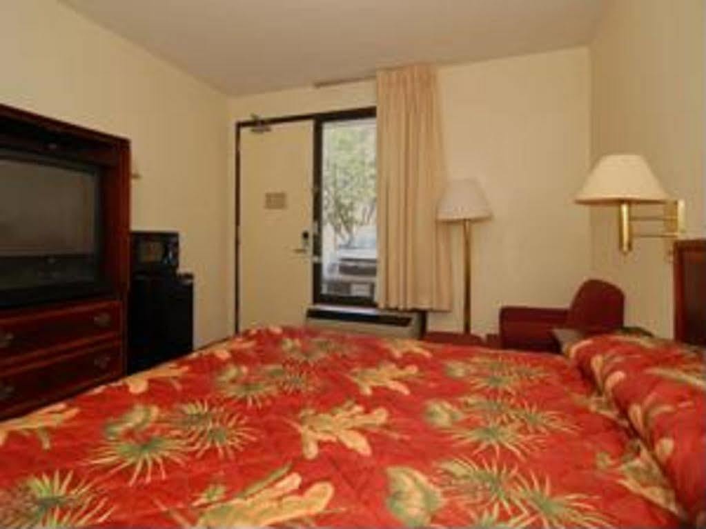 Econo Lodge Richmond Extérieur photo